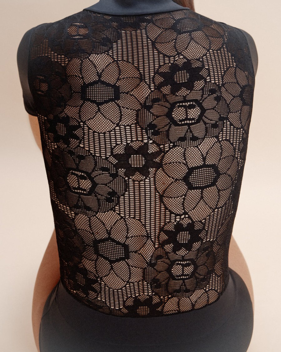 trikot - offizierskragen mit spitze auf der rückseite